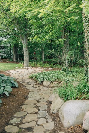 A stone pathway leading through a garden with trees and shrubs. - Lake Erie Lakefront Custom Built Cottage ~ Amazing Sunsets ~ Private! (North East)