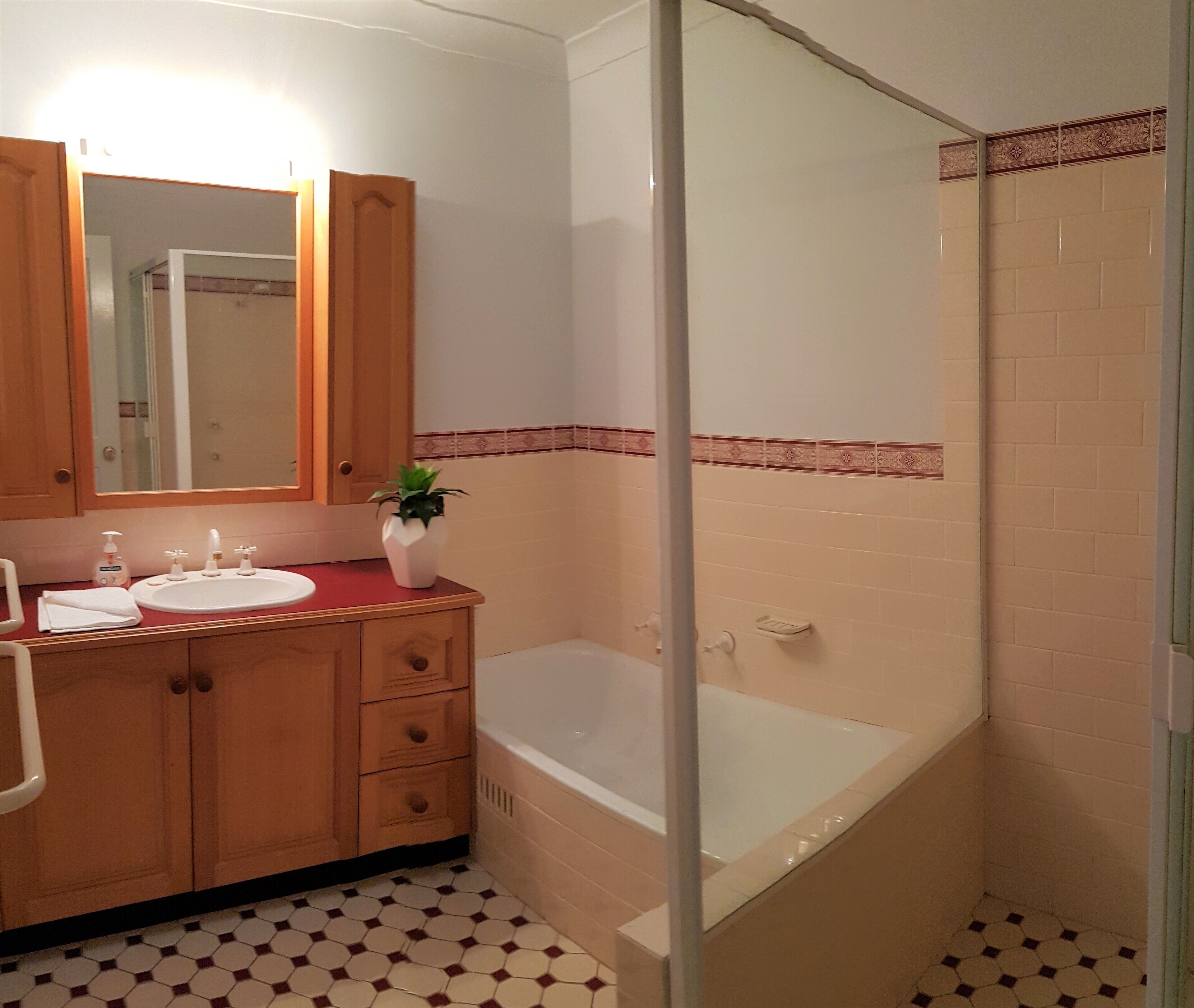 The Villa Retreat - Your 2 bedroom Self-Contained Home Away From Home — image 10