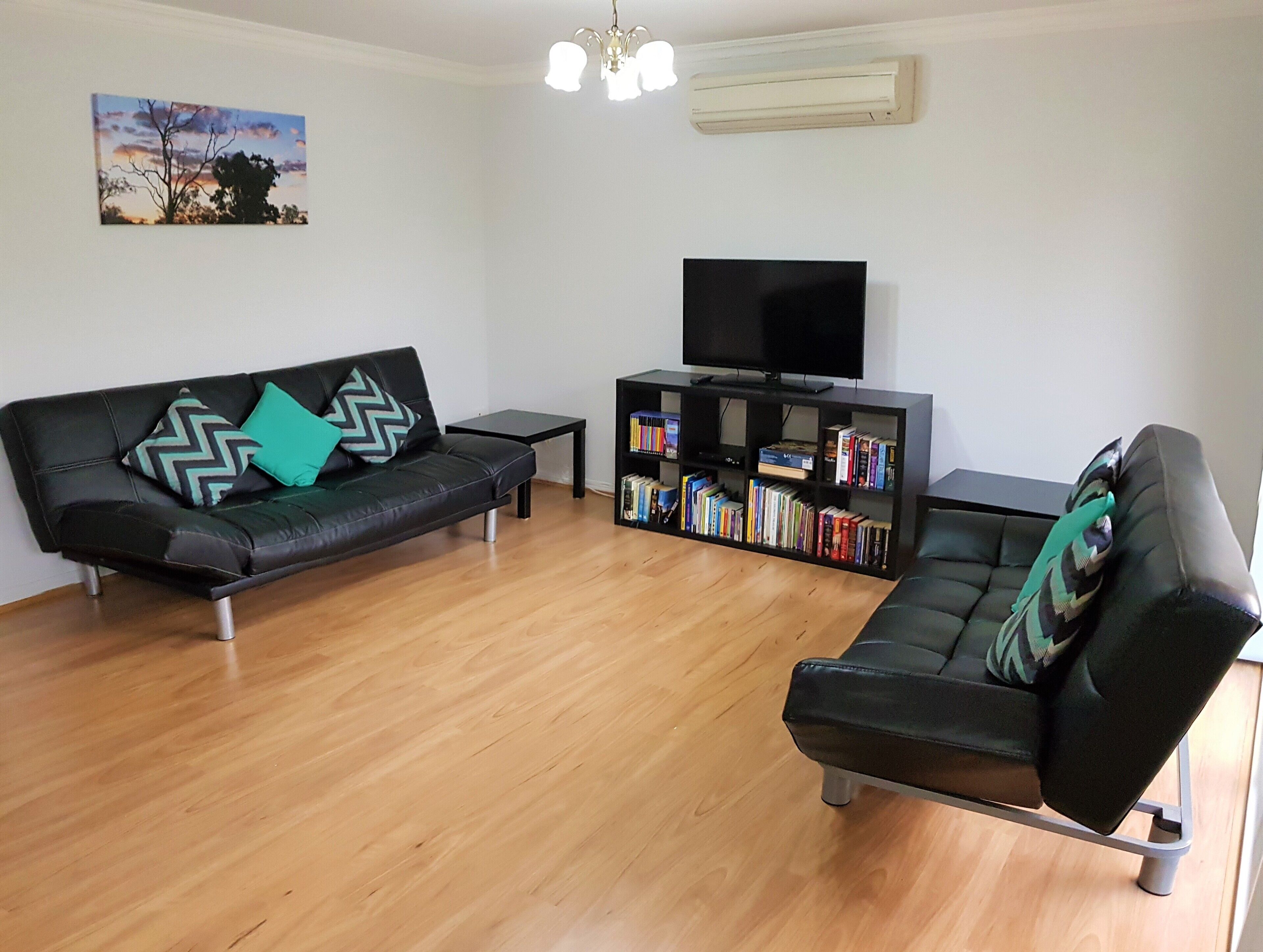 The Villa Retreat - Your 2 bedroom Self-Contained Home Away From Home — image 15