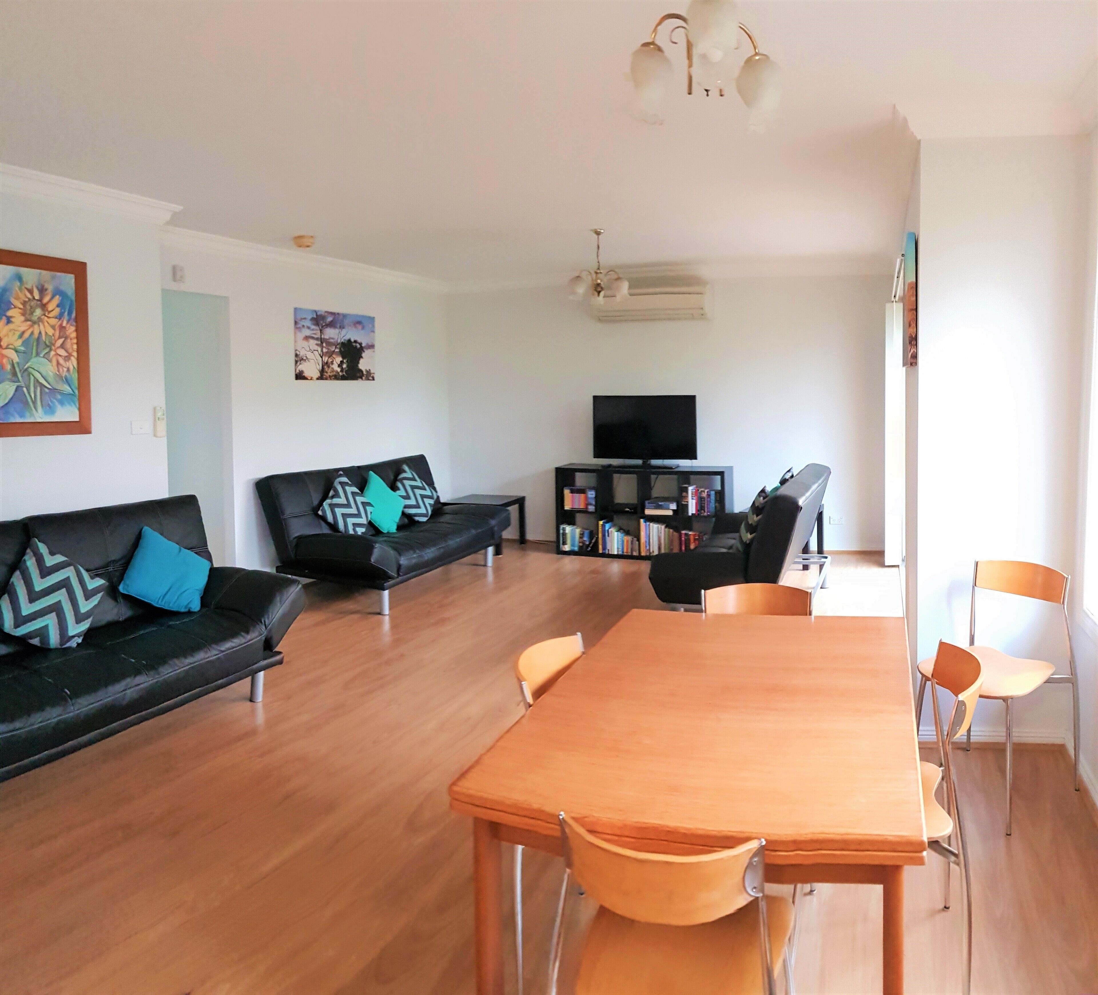 The Villa Retreat - Your 2 bedroom Self-Contained Home Away From Home — image 16