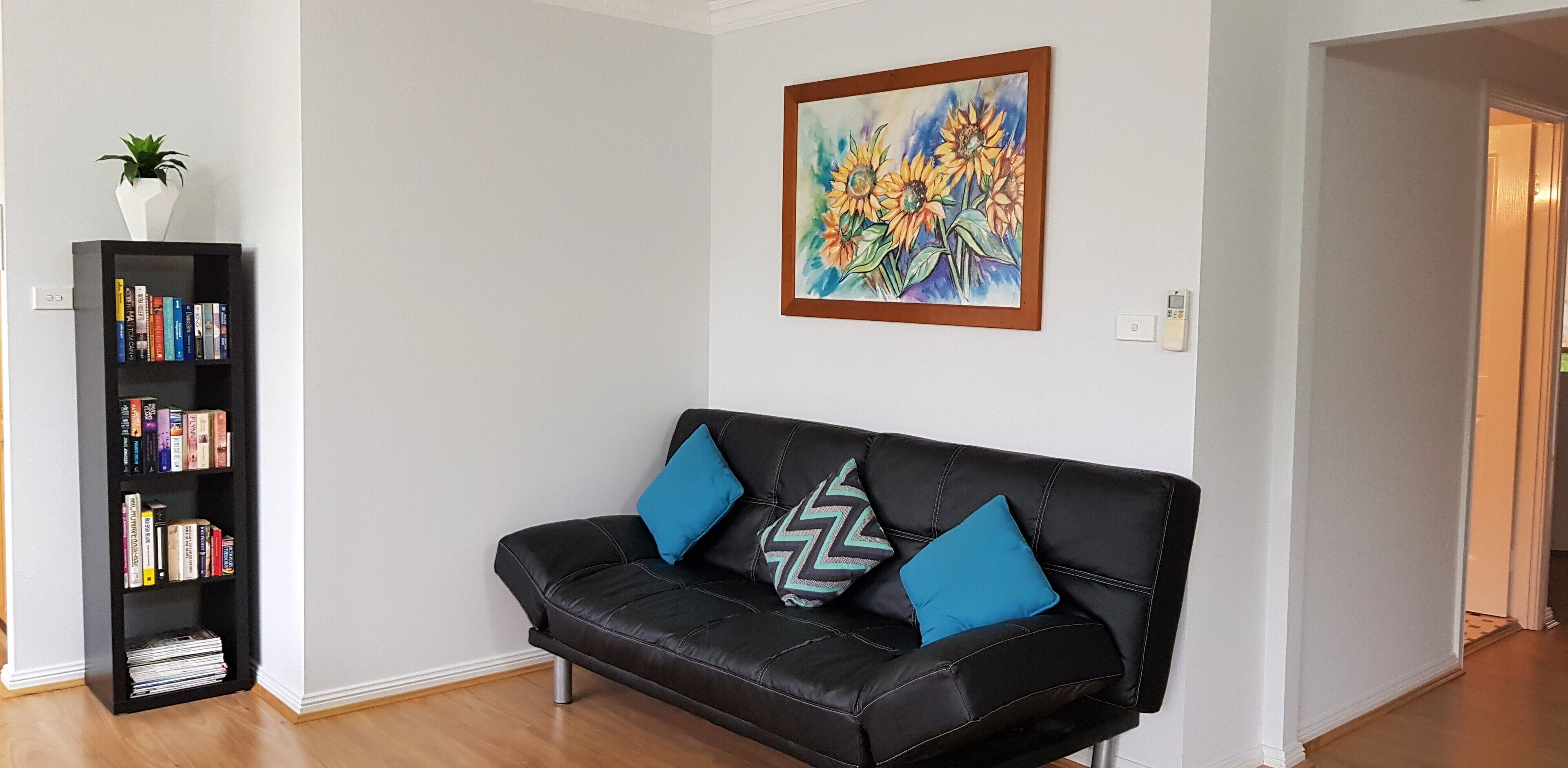 The Villa Retreat - Your 2 bedroom Self-Contained Home Away From Home — image 9