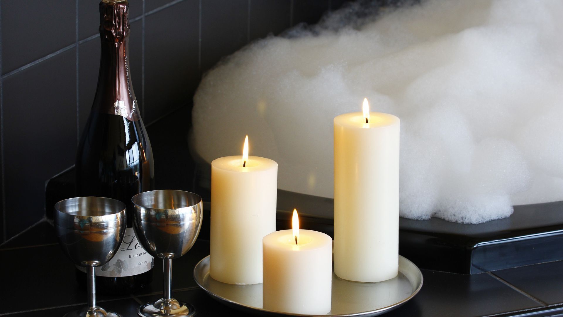 Indulge in a Romantic Spa Apartment with Sweeping Ocean Views