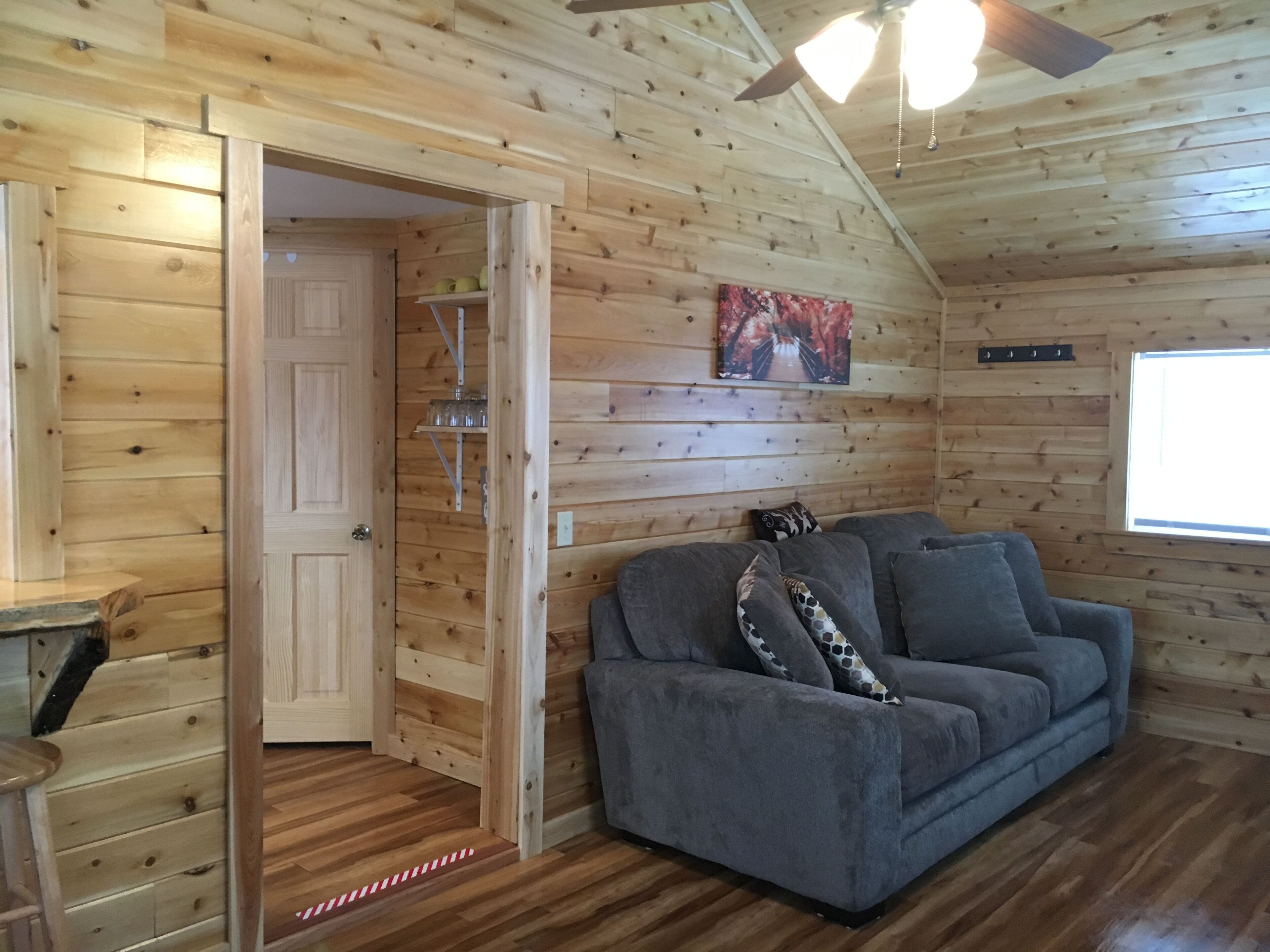 *Kelly's Cottage*  clean, cozy, & cute cabin in Pittsburg, NH