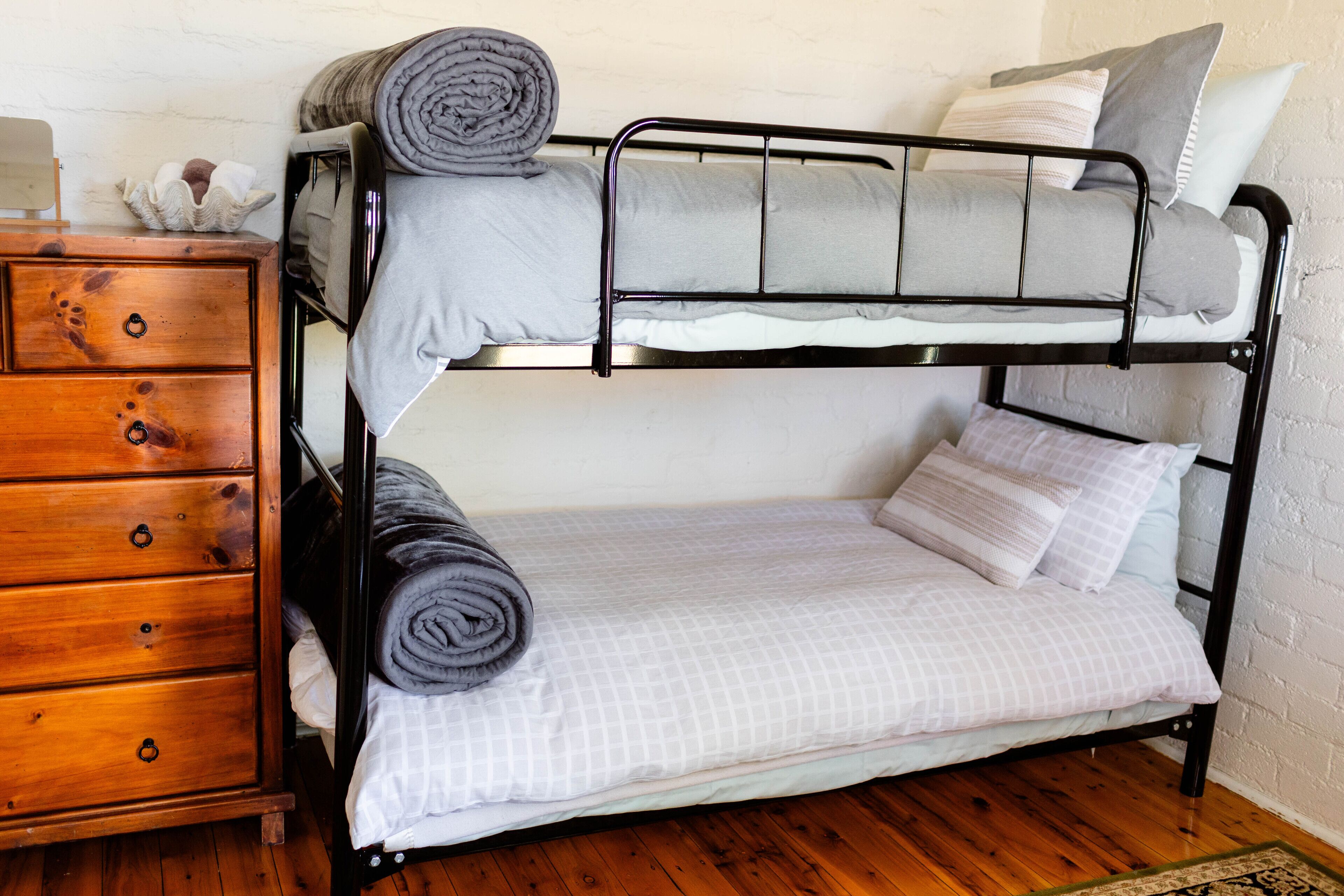 3 bedrooms, iron/ironing board, bed sheets, wheelchair access
