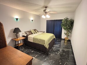 4 bedrooms, desk, iron/ironing board, free WiFi - Perfect Family Vacation Home On The Lake! (Wedowee)