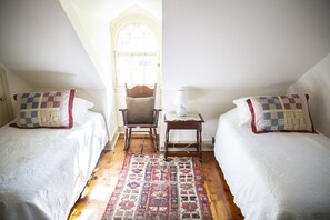 5 Schlafzimmer, Bügeleisen/Bügelbrett, kostenloses WLAN, Bettwäsche