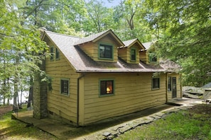 Exterior - Sunny Point Lake Wallenpaupack Lakefront with private dock - 4 bedroom sleeps 9 (Lakeville)