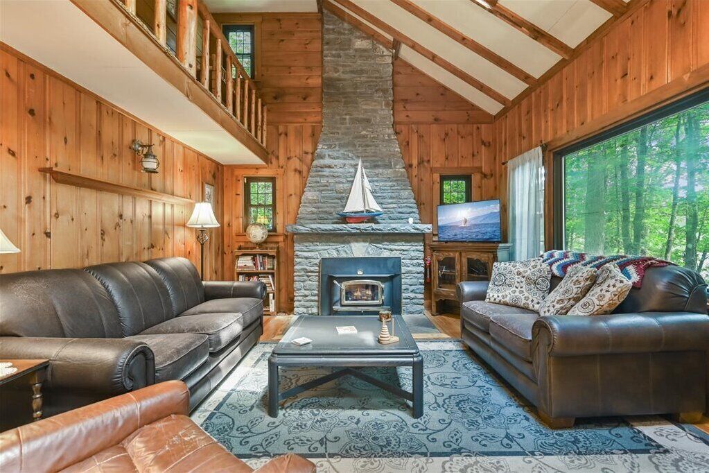 TV, fireplace, DVD player