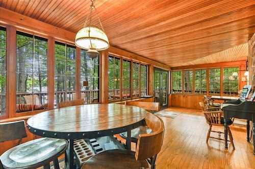 Sunny Point Lake Wallenpaupack Lakefront  with private dock - 4 bedroom sleeps 9