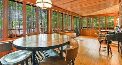 Sunny Point Lake Wallenpaupack Lakefront with private dock - 4 bedroom sleeps 9