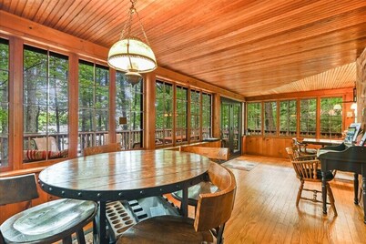 Sunny Point Lake Wallenpaupack Lakefront  with private dock - 4 bedroom sleeps 9