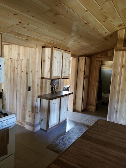 Walhalla Sportsman's Cabin near rivers, lakes, National Forest! Cable tv-wifi