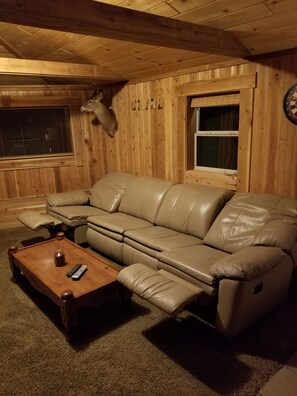 TV - Walhalla Sportsman's Cabin near rivers, lakes,  National Forest! Cable tv-wifi (Walhalla)