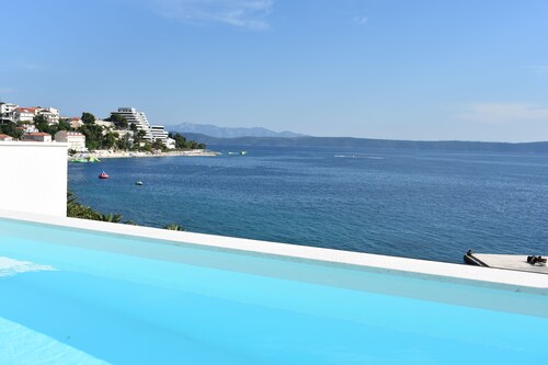 Waterfront, Luxurious Villa, with Pool and 360 degree views! VillaMelCroatia
