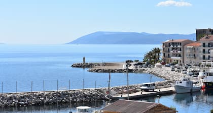 Waterfront, Luxurious Villa, with Pool and 360 degree views! VillaMelCroatia