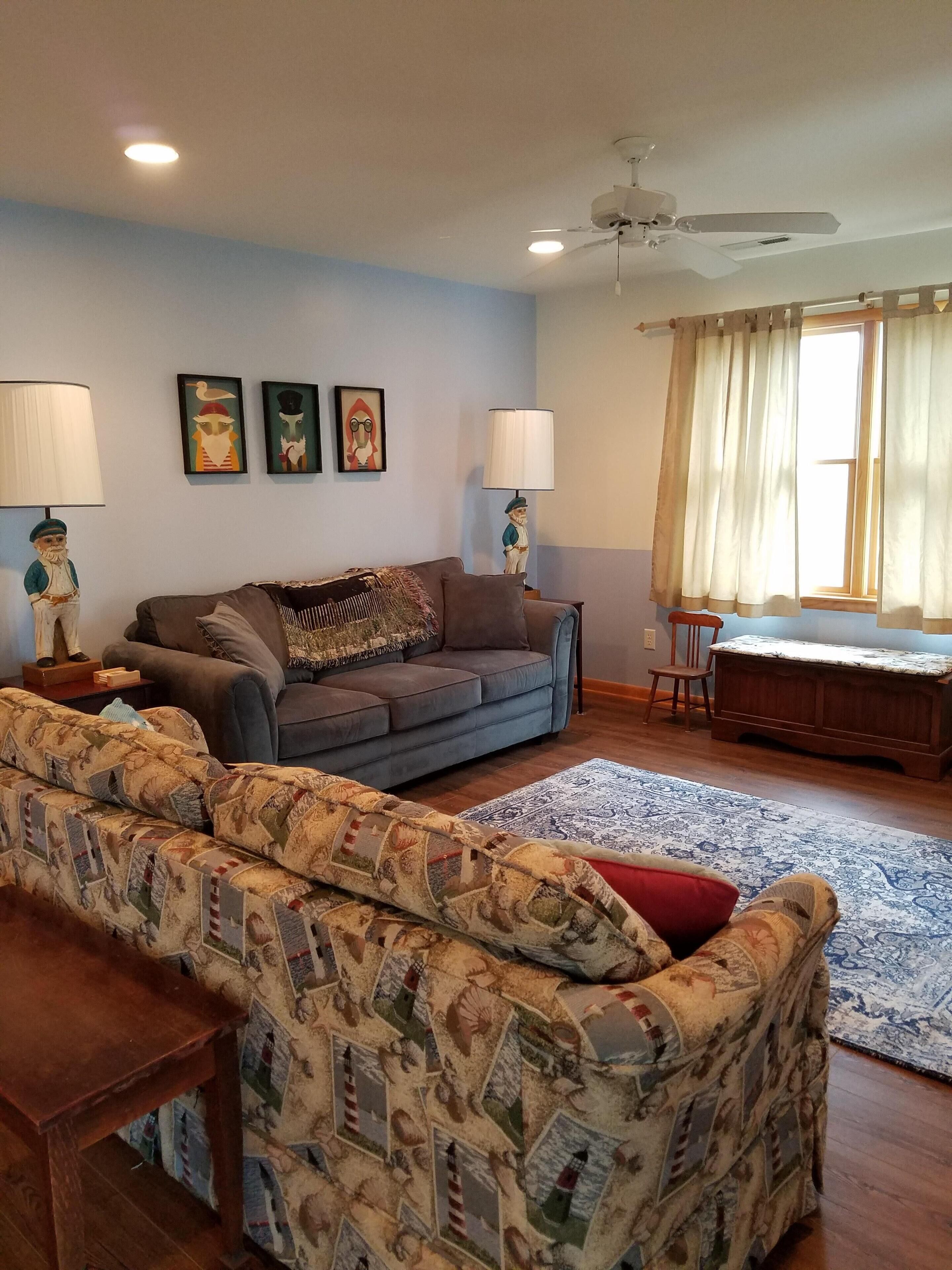 Elevator! Dog friendly! 2nd house from ocean. Autumn and winter dates available.