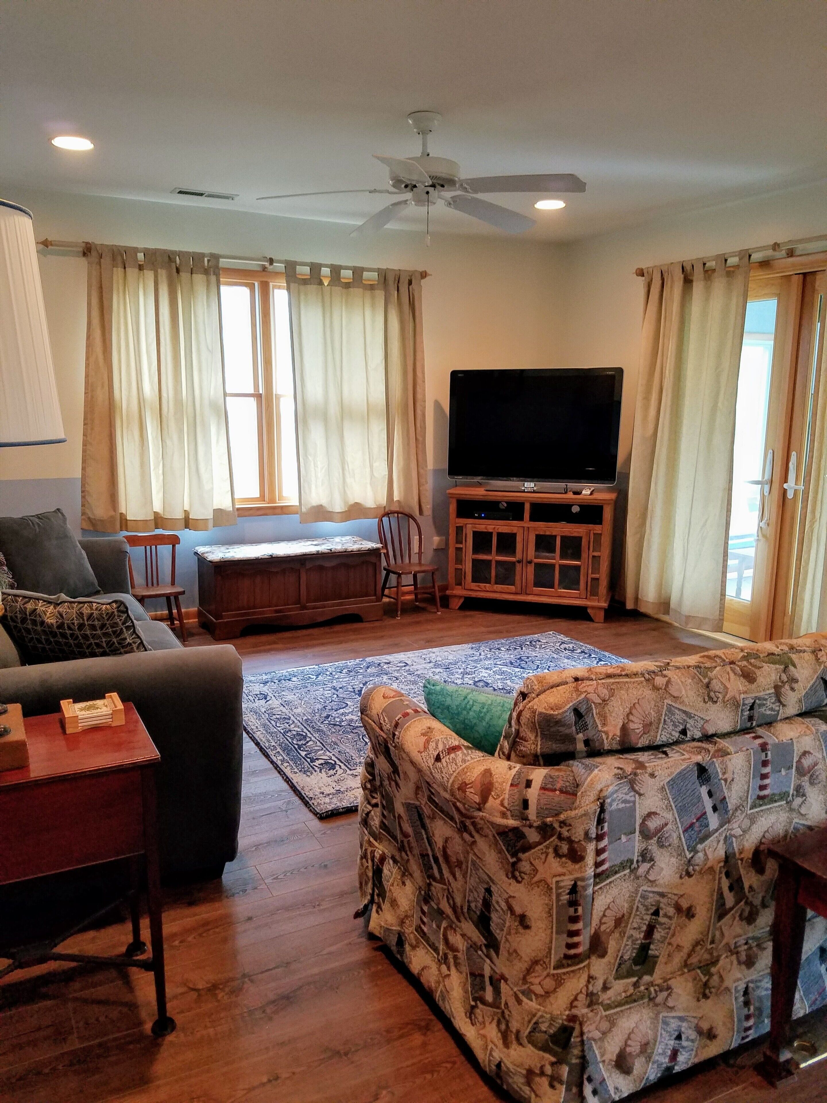 Elevator! Dog friendly! 2nd house from ocean. Autumn and winter dates available.