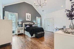 8 bedrooms, desk, iron/ironing board, free WiFi