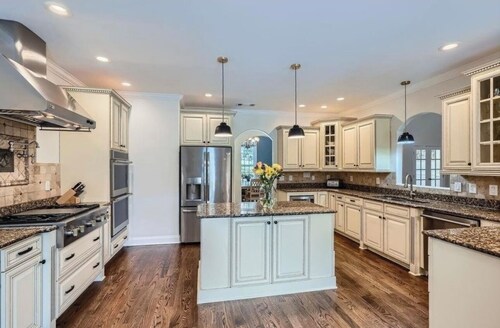 2025 1 FREE NIGHT Acres 8 BDRM Info: 404-772-6998 {SLEEPS 15-19} ATL-LAKE POINTE