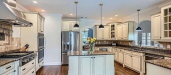 2025 1 FREE NIGHT Acres 8 BDRM Info: 404-772-6998 {SLEEPS 15-19} ATL-LAKE POINTE