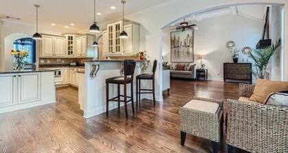 ATL 8 BEDRM FIFA Sports & Large Groups 404-772-6998 {SLEEPS 15-19} Chef kitchen