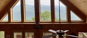 All Year Mountain/Sunset Views ~ Updated cabin ~ Best view in Lake Lure