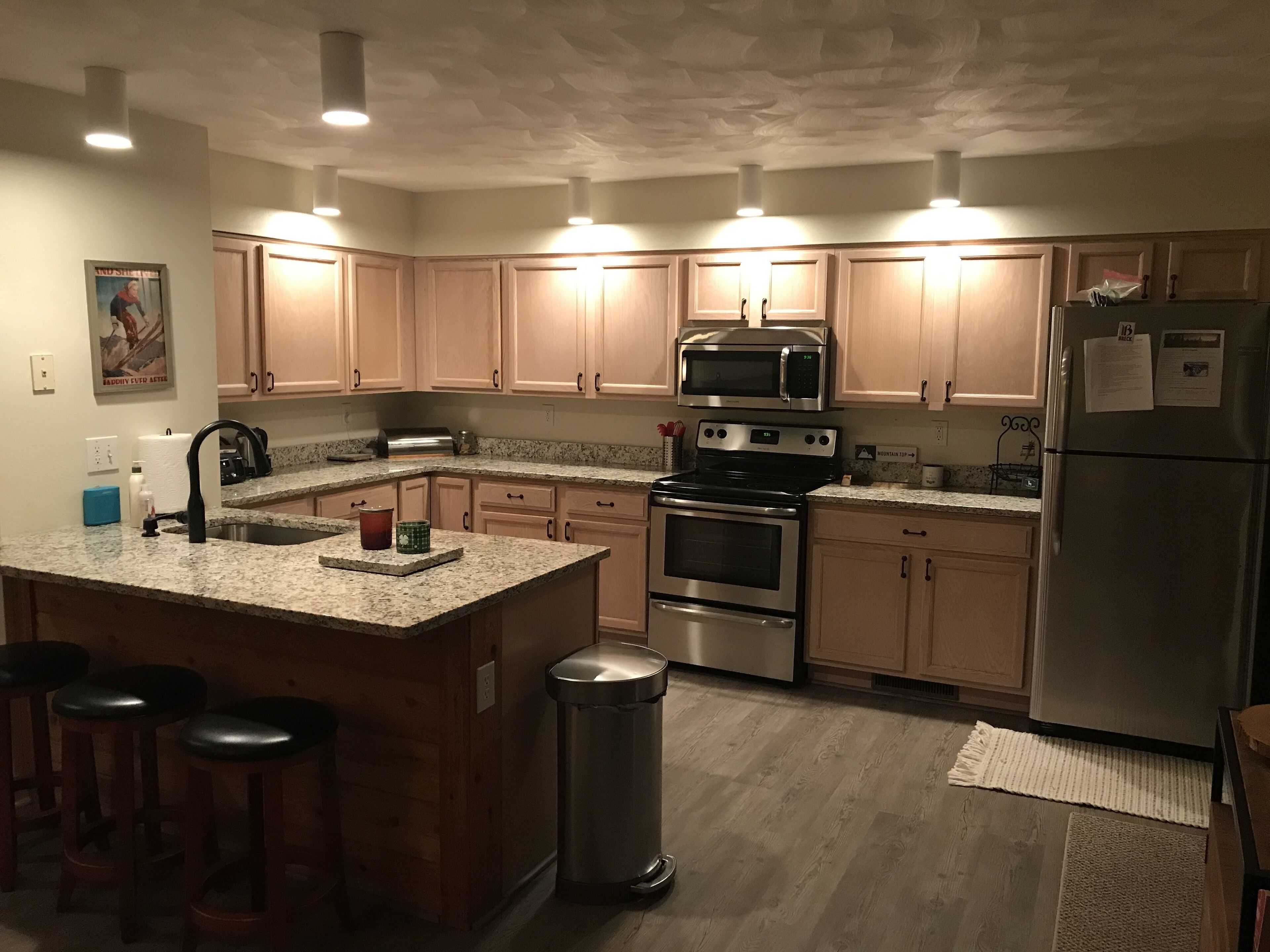 7 Springs Luxury Condo - Ski in, Hot Tub, 3 Bedroom, 3 Bath, Modern