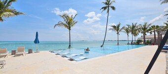 Luxury condo with a beachy Bahamian twist!