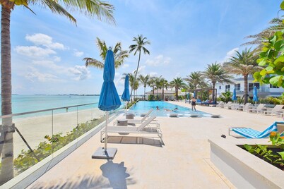 Luxury condo with a beachy Bahamian twist!