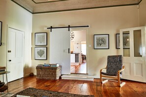Interior - Inglenook Cottage Healesville (Healesville)