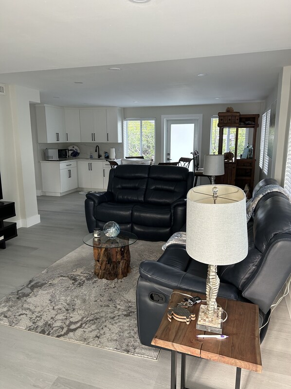 Smart TV, video-game console, books, stereo