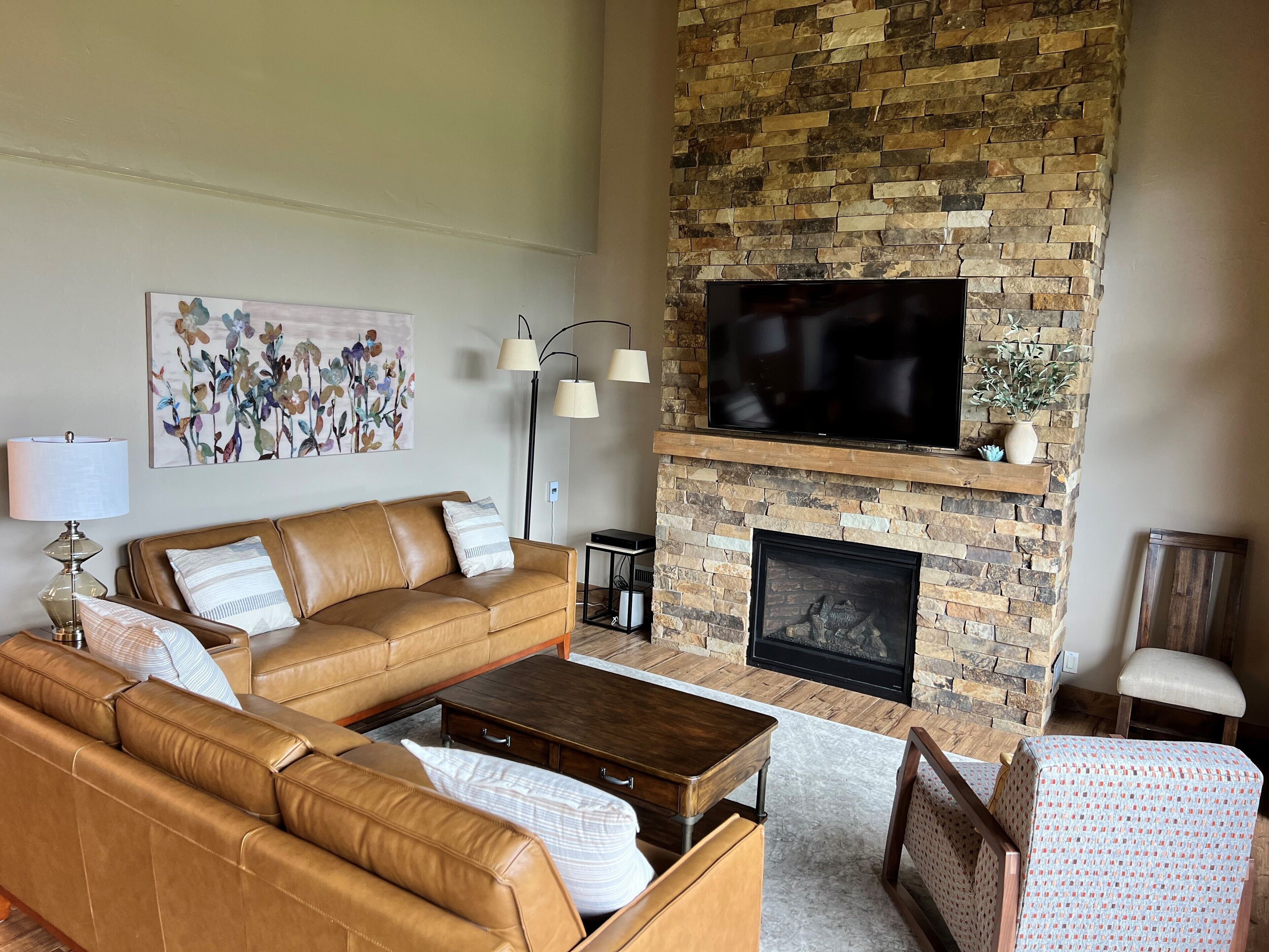 Book Now For Fall - Luxury Condo with Scenic Views 