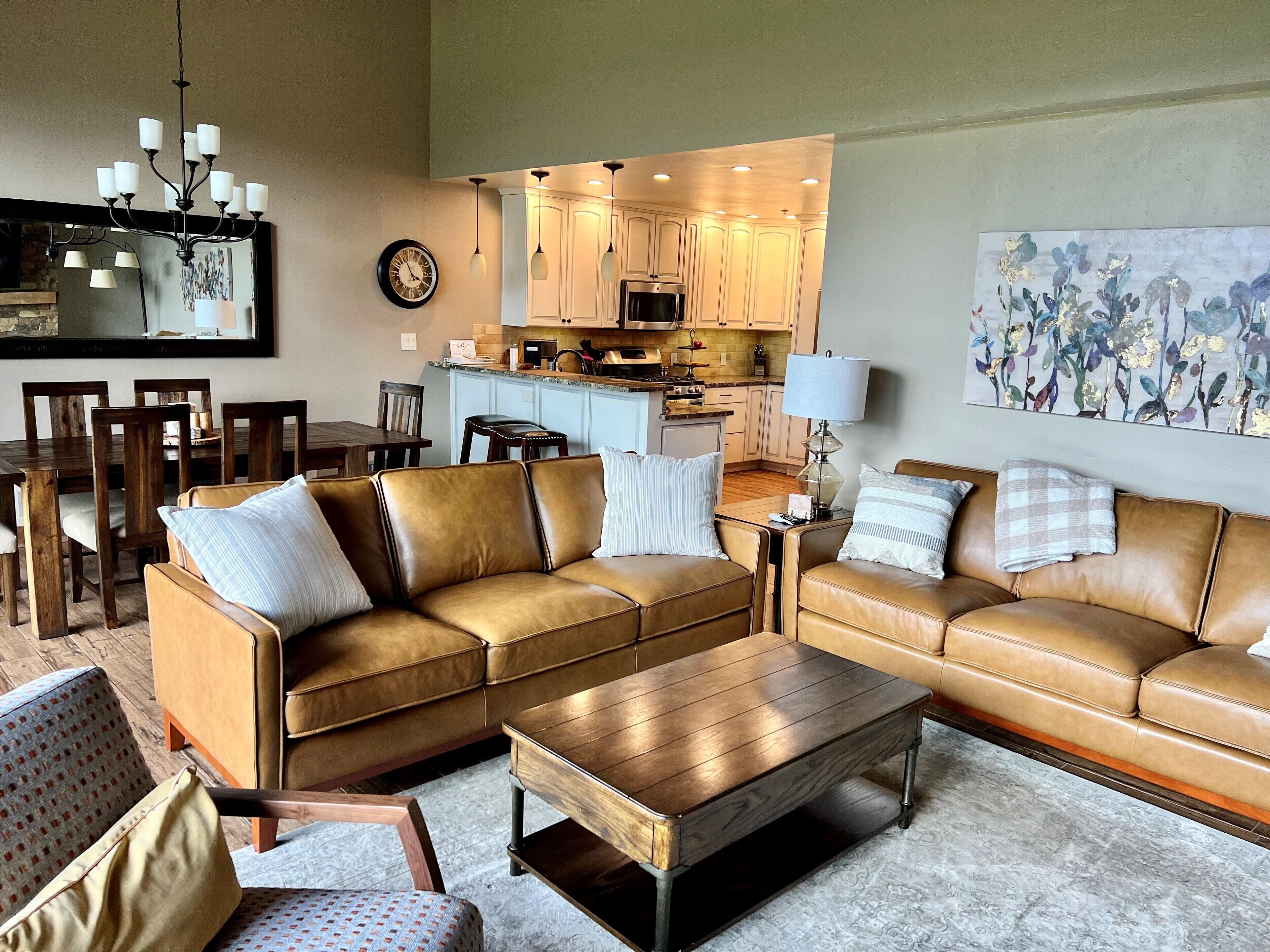 Book Now For Fall - Luxury Condo with Scenic Views 