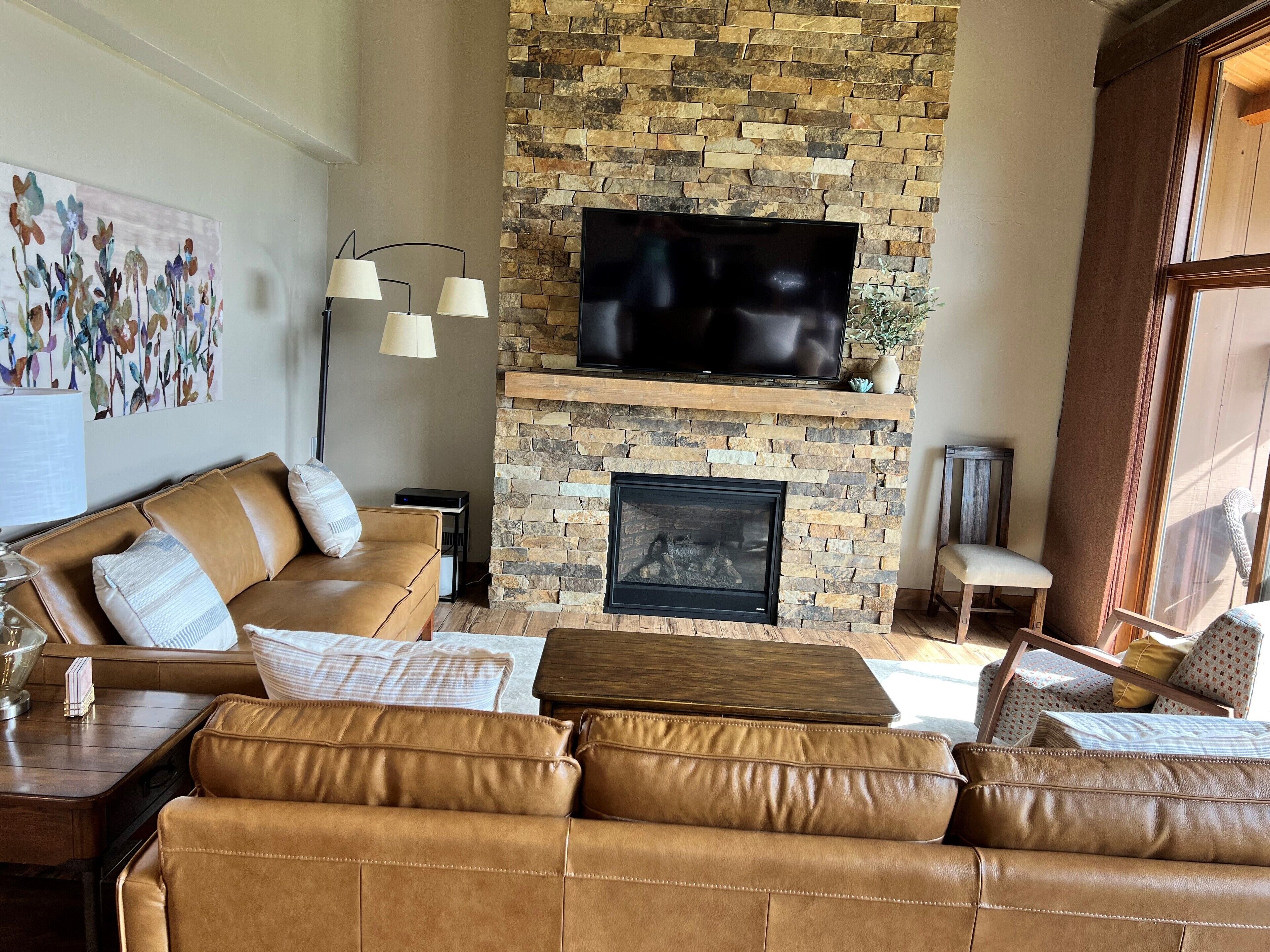 Book Now For Fall - Luxury Condo with Scenic Views 