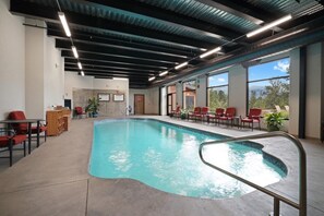 Innendørsbasseng og utendørsbasseng