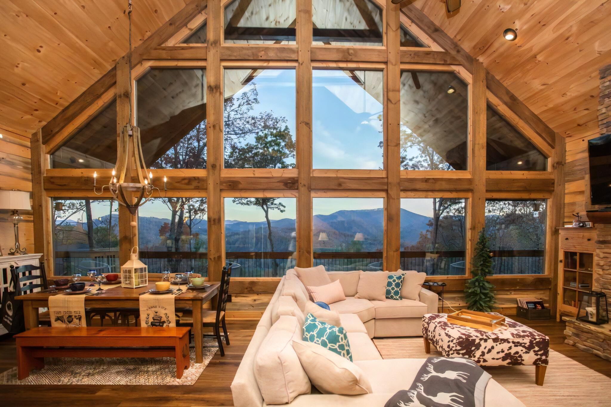 Televisie, een open haard en tafelvoetbal