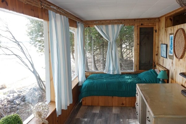 Extra bay view bedroom off of the living room. Best view in the cottage!