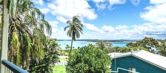 ROUND HILL HOUSE 1770 - waterfront views