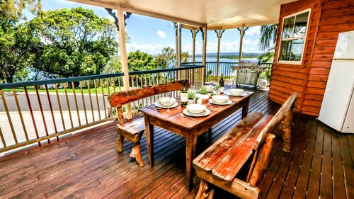 ROUND HILL HOUSE 1770 - waterfront views