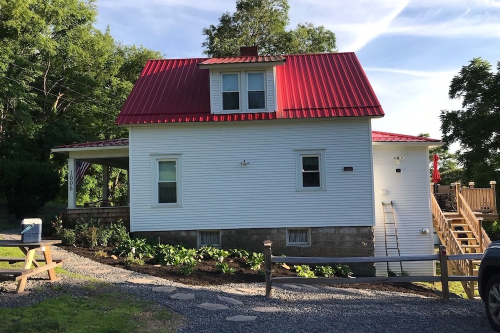 Country Setting- less then 2 miles to downtown Morgantown .