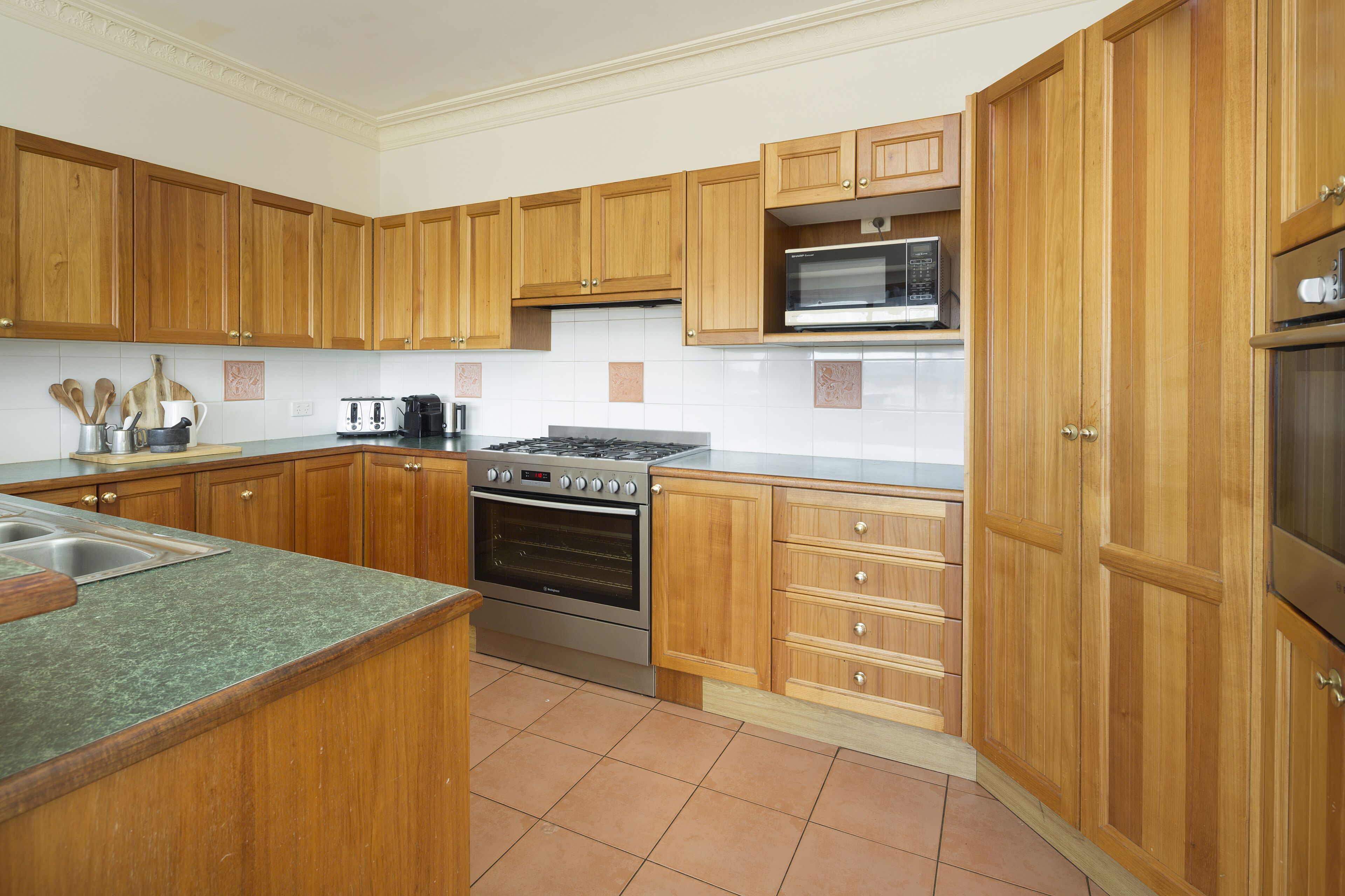 Windsors Edge Residence & Homestead — image 9
