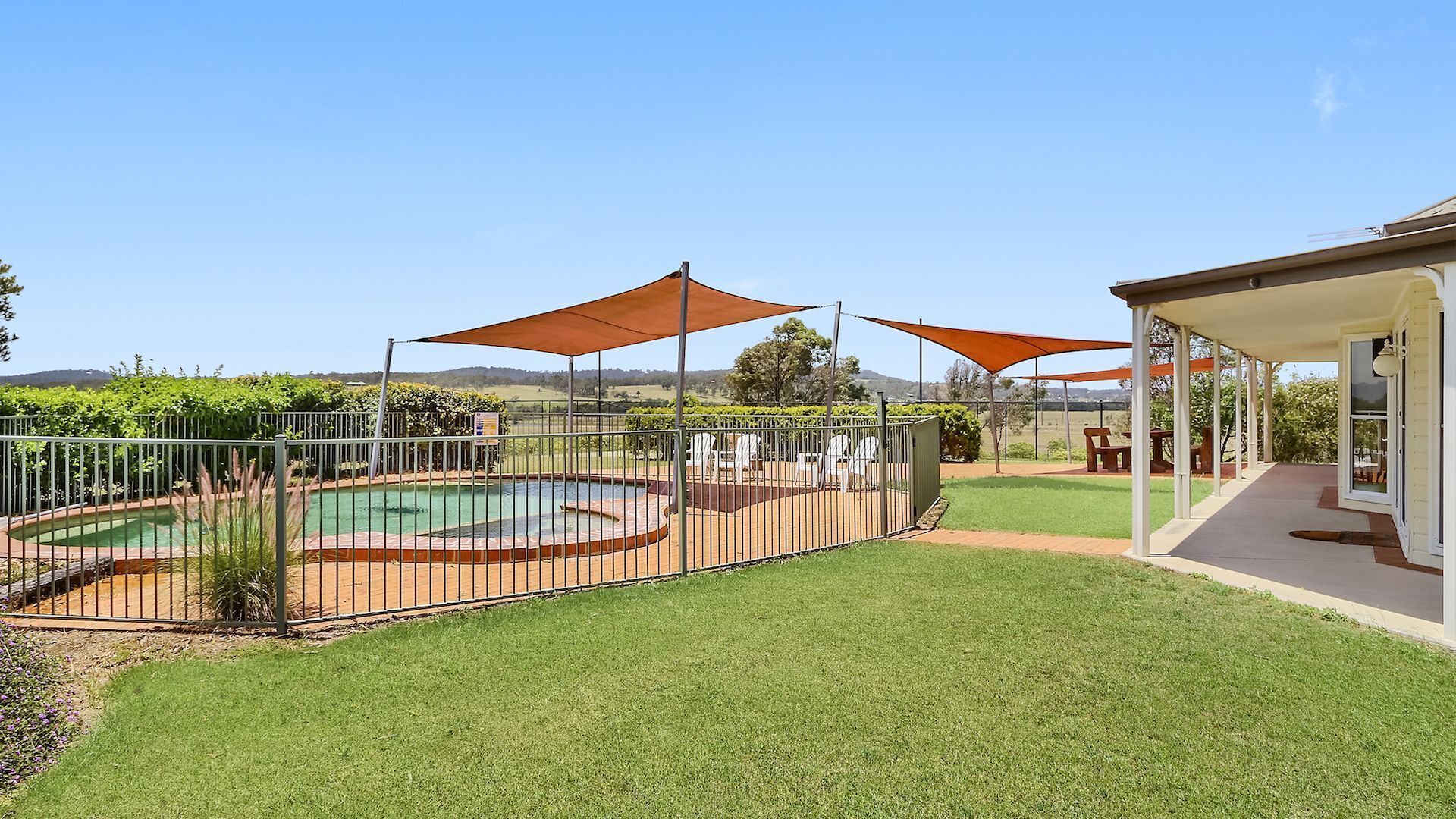 Windsors Edge Residence & Homestead — image 7