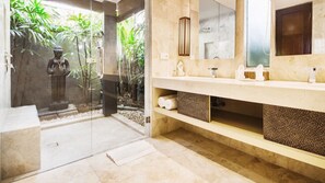 Hair dryer, towels - Villa Ria Seminyak- private villa in a great location close to Potatohead (Kabupaten Badung)