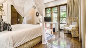 2 bedrooms, iron/ironing board, internet, bed sheets - Villa Ria Seminyak- private villa in a great location close to Potatohead (Kabupaten Badung)