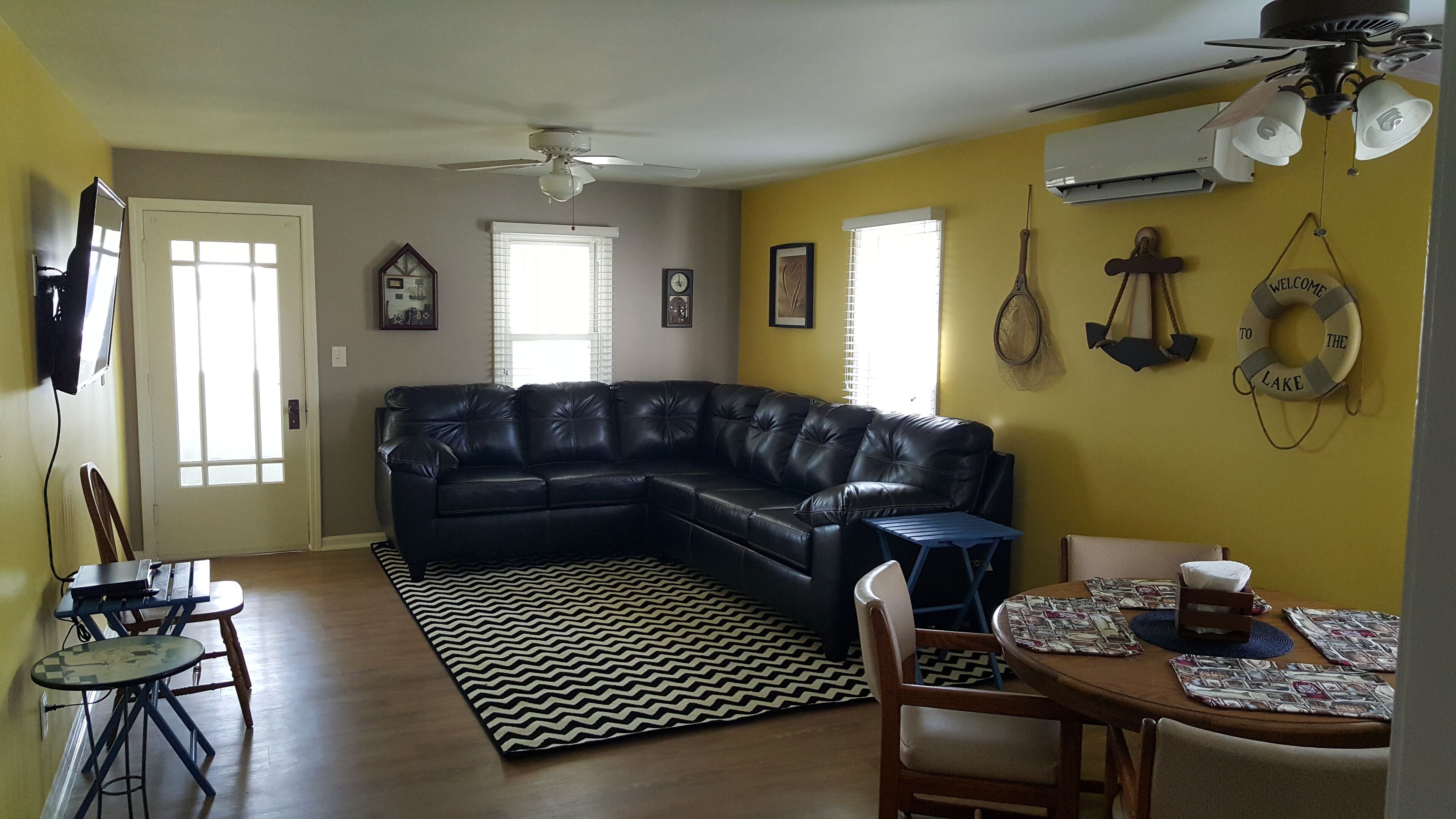 Quaint and Roomy Cottage On Beautiful Dewey Lake!!