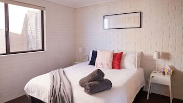 5 bedrooms, iron/ironing board, free WiFi, bed sheets