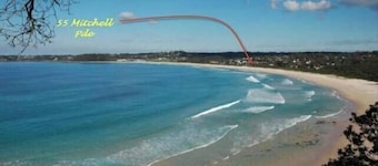 En Stones Throw pÄ Mollymook Beach