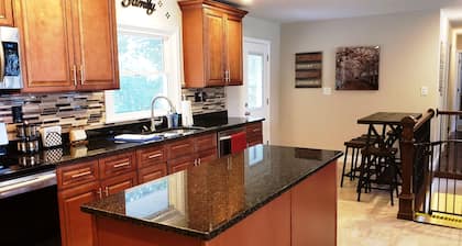 Upscale Private 5 Star Home For Families or Business Trips