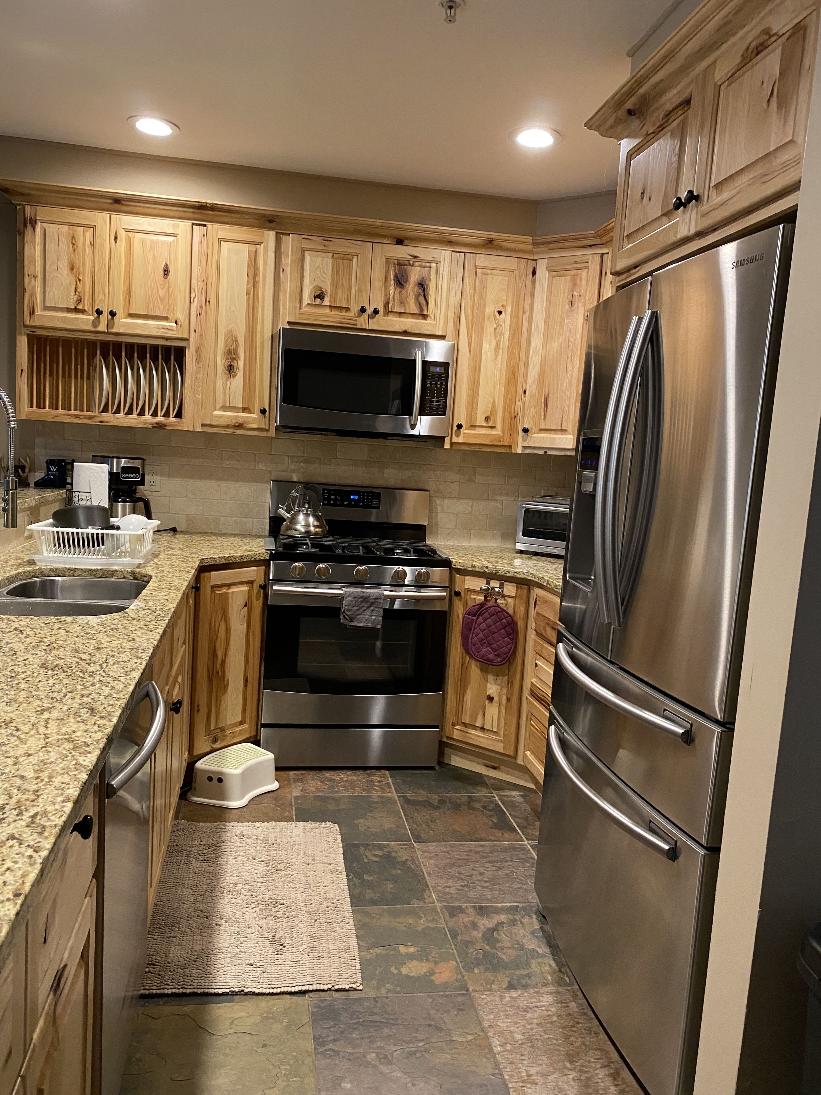 Crystal Pond New 4BR & 3.5 bath