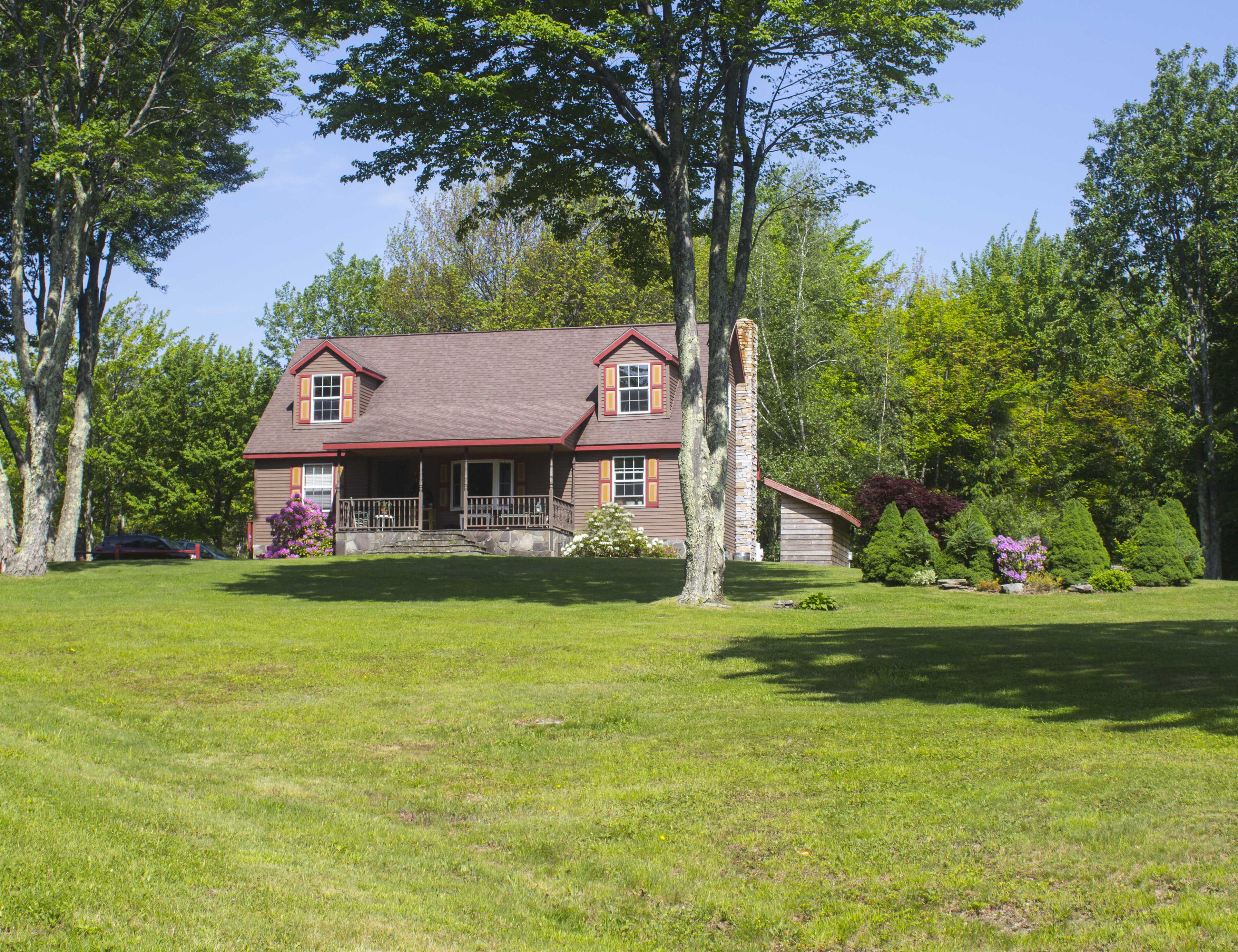 Charming, Roomy, Art-filled House Surrounded by Mountain Views/Natural Beauty